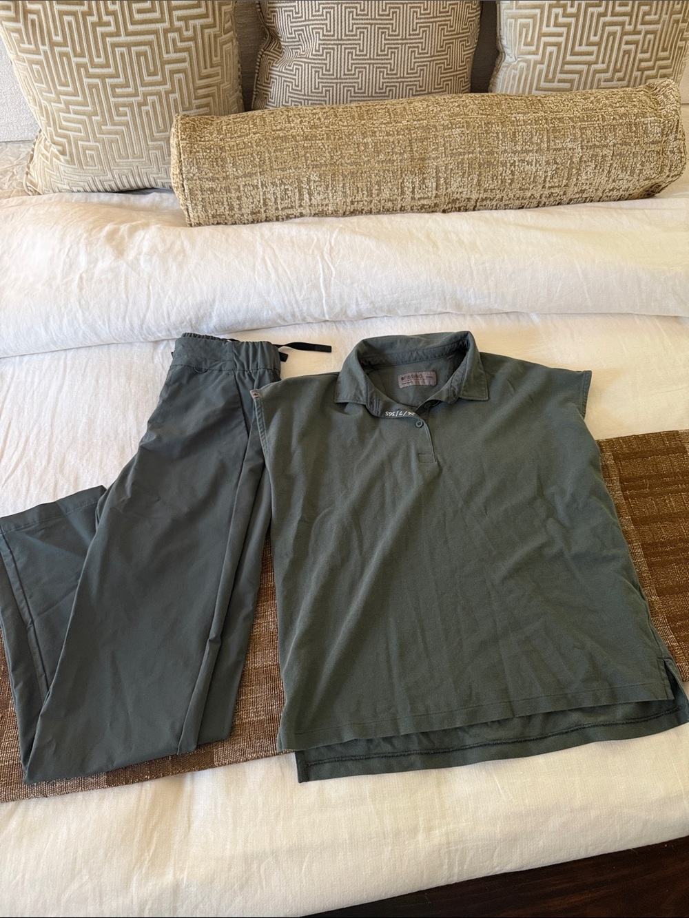 Figs pro size XS top and pants, green